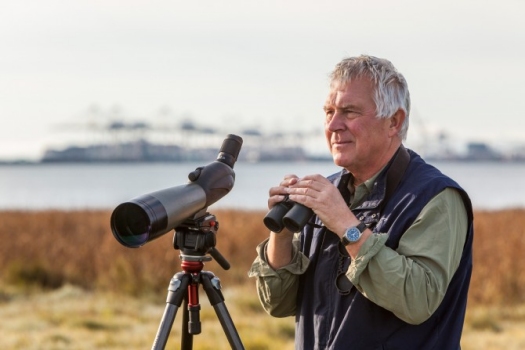 Bob Elner has spent more than two decades observing migratory sandpipers on the 21,703-hectare estuary of the Fraser River. What he’s discovered there has revolutionized our understanding of the critical link between shorebirds and the mudflats on which they feed. Photo by Ron Watts